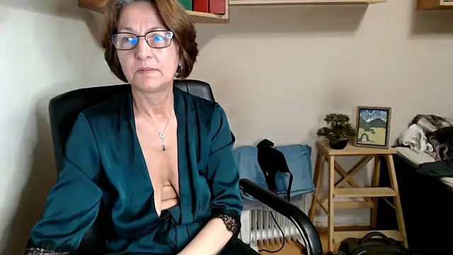 katemodel online show from August 3, 2026, 9:26 am