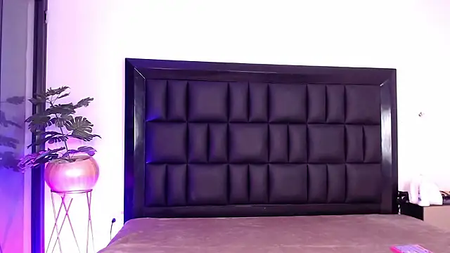 mia roosee1 online show from February 20, 2026, 5:04 am