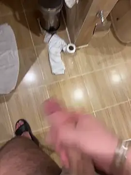 Snapshot of BIGDICK111000 chatting on February 5, 2026, 5:06 pm BIGDICK111000 online show from February 5, 2026, 5:06 pm