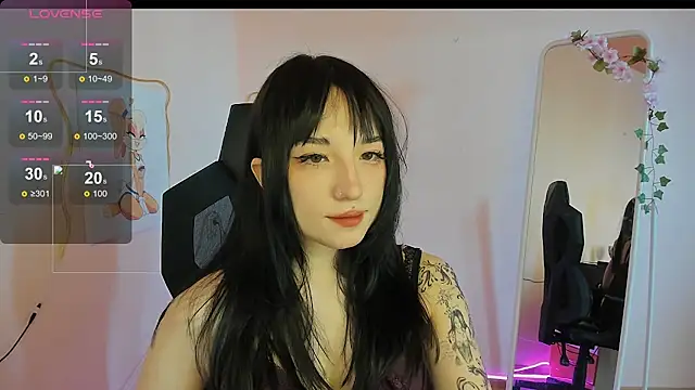 AliceeinWonderlanddd online show from April 25, 2026, 2:03 am