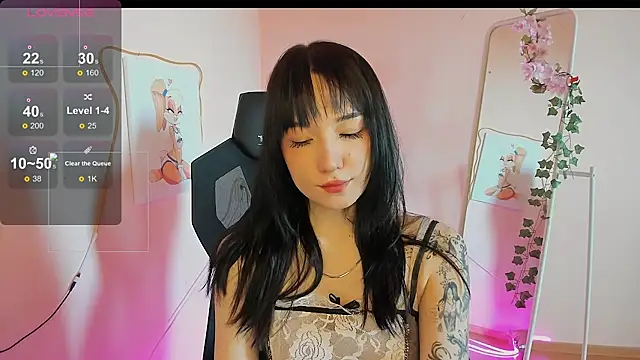 AliceeinWonderlanddd online show from April 30, 2026, 1:45 am
