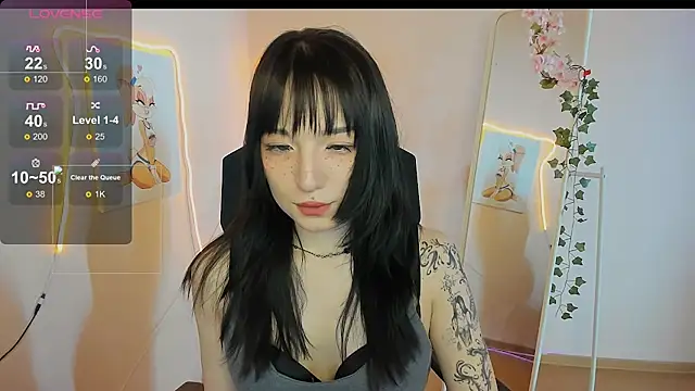 AliceeinWonderlanddd online show from May 2, 2026, 2:16 am