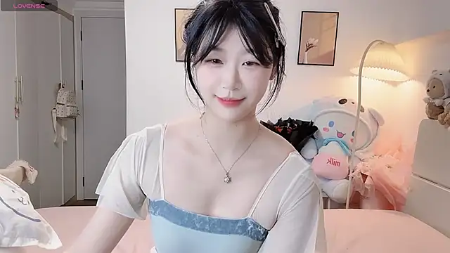 Snapshot of Luminous4173 chatting on May 23, 2026, 12:42 pm Luminous4173 online show from May 23, 2026, 12:42 pm