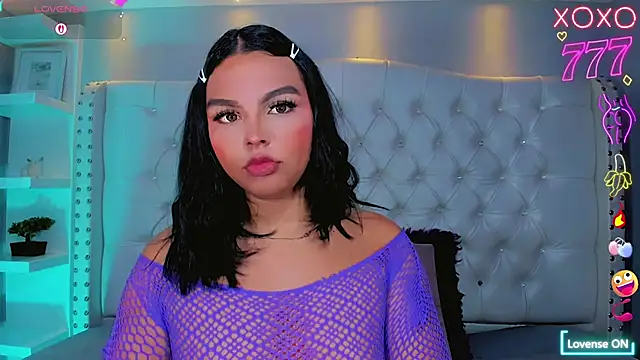 Snapshot of Maia_Hotts chatting on May 19, 2026, 8:04 pm Maia Hotts online show from May 19, 2026, 8:04 pm