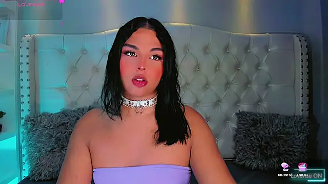 Snapshot of Maia_Hotts chatting on July 6, 2026, 8:22 pm Maia Hotts online show from July 6, 2026, 8:22 pm