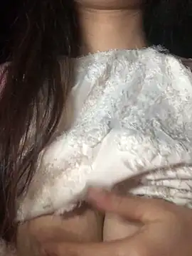 uyensexy online show from February 8, 2026, 7:34 am