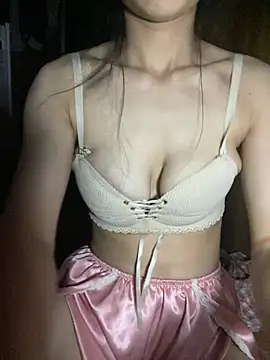 uyensexy online show from April 28, 2026, 5:56 am