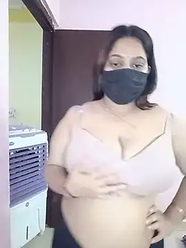 Snapshot of Aliya_Hott chatting on May 18, 2026, 3:24 am Aliya Hott online show from May 18, 2026, 3:24 am