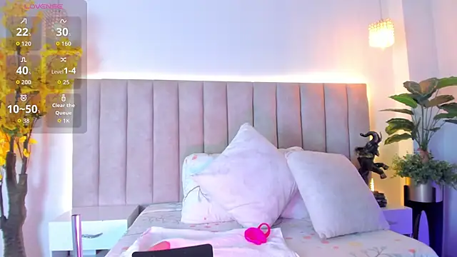 PixzyMartinez online show from February 2, 2026, 1:21 pm