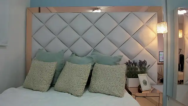 Snapshot of crystalstonee chatting on May 26, 2026, 11:12 pm crystalstonee online show from May 26, 2026, 11:12 pm