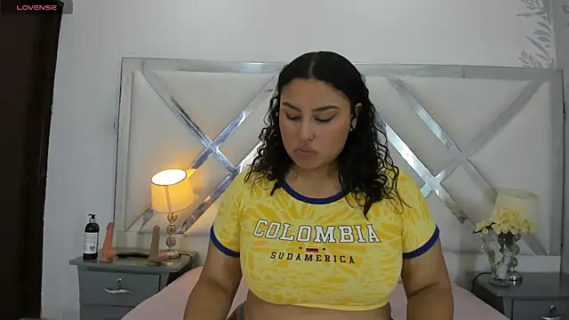 Snapshot of yaragarcia chatting on June 18, 2026, 4:35 am yaragarcia online show from June 18, 2026, 4:35 am