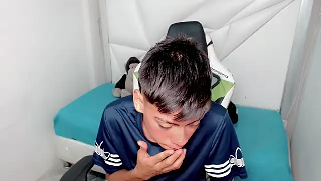 Liarr  online show from March 4, 2026, 8:04 pm