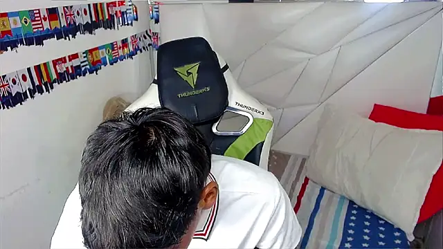 Liarr  online show from April 25, 2026, 3:42 am