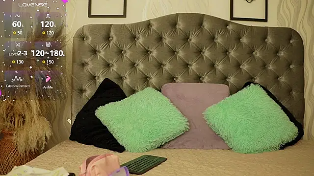 katt eyes  online show from February 25, 2026, 1:21 pm