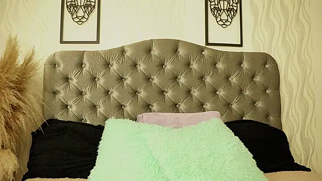 katt eyes  online show from March 15, 2026, 1:28 pm