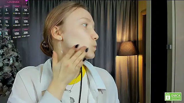 Snapshot of Cutie_Ellis chatting on March 15, 2026, 10:21 am Cutie Ellis online show from March 15, 2026, 10:21 am