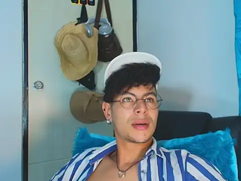 ThiiagoSaeenz online show from June 11, 2026, 12:32 am