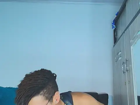 ThiiagoSaeenz online show from July 11, 2026, 10:00 pm