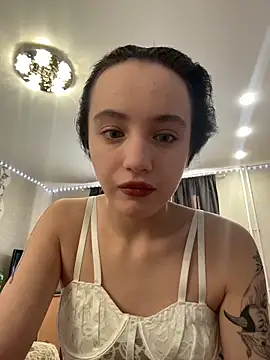 MiaTee online show from February 3, 2026, 3:26 am