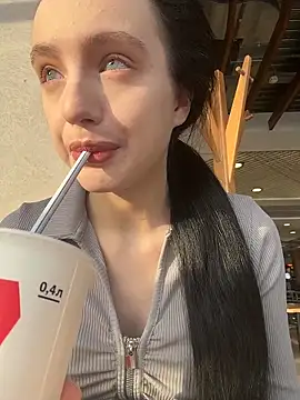 MiaTee online show from February 6, 2026, 4:06 am