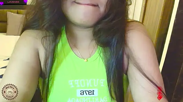 Snapshot of Yara-143 chatting on July 7, 2026, 6:12 pm Yara-143 online show from July 7, 2026, 6:12 pm