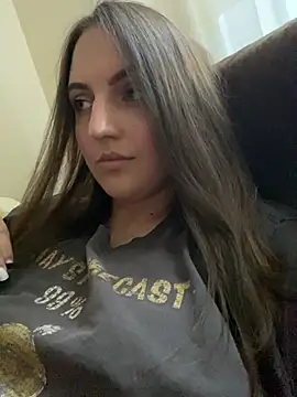 Snapshot of AliceDesmee chatting on July 13, 2026, 3:59 pm AliceDesmee online show from July 13, 2026, 3:59 pm