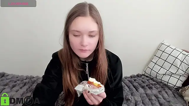 Elina X online show from March 18, 2026, 8:17 am