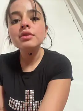 vainillasuave online show from March 15, 2026, 8:48 pm