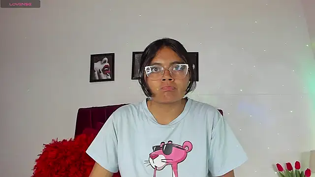 luna velveth online show from February 11, 2026, 2:27 am