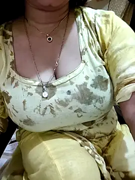 Snapshot of PARI51 chatting on June 6, 2026, 8:02 pm PARI51 online show from June 6, 2026, 8:02 pm