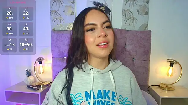 Snapshot of Annie_bonnie_ chatting on June 8, 2026, 11:43 am Annie bonnie online show from June 8, 2026, 11:43 am