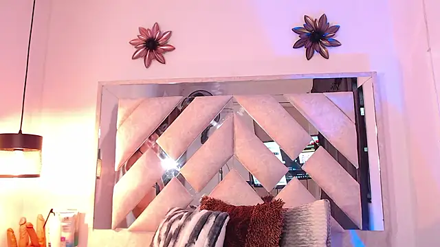 sofy bonnet online show from February 9, 2026, 12:09 pm