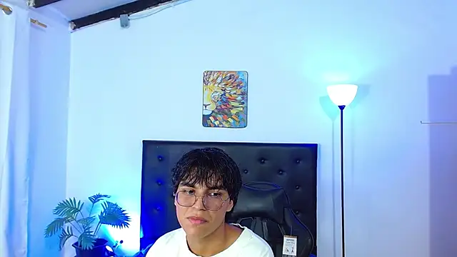 Maecum18 online show from February 3, 2026, 8:58 pm