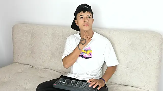  Alex Colton online show from February 2, 2026, 10:41 pm