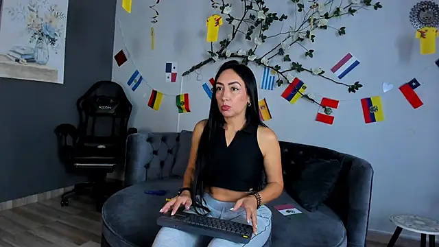 Mia Davis   online show from June 13, 2026, 11:52 am