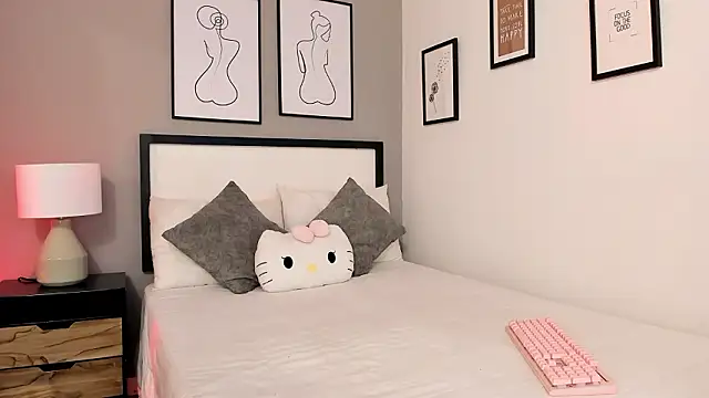 QueenRose    online show from February 4, 2026, 12:33 pm