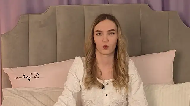 NikkiRyx online show from April 30, 2026, 8:57 pm
