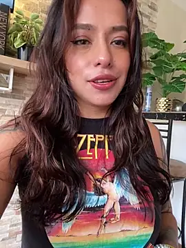 Snapshot of foxxy_lover chatting on April 7, 2026, 7:58 pm foxxy lover online show from April 7, 2026, 7:58 pm