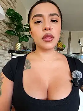 Snapshot of foxxy_lover chatting on May 1, 2026, 6:23 pm foxxy lover online show from May 1, 2026, 6:23 pm