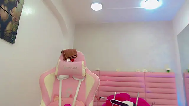 estefany squirt1 online show from February 14, 2026, 4:09 am