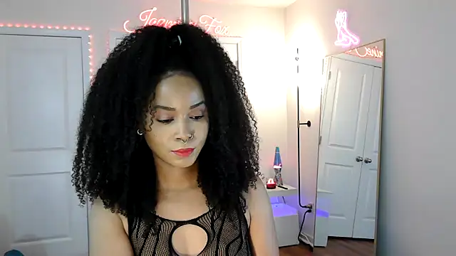 Snapshot of JazmineFoxx chatting on April 24, 2026, 9:39 pm JazmineFoxx online show from April 24, 2026, 9:39 pm