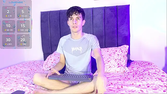 Snapshot of axxxel_twink chatting on May 29, 2026, 3:26 am axxxel twink online show from May 29, 2026, 3:26 am