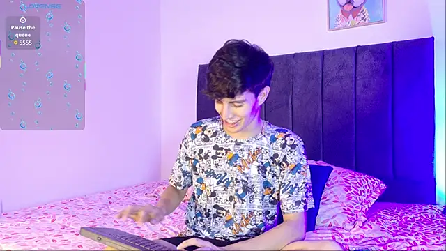 Snapshot of axxxel_twink chatting on May 31, 2026, 2:42 am axxxel twink online show from May 31, 2026, 2:42 am