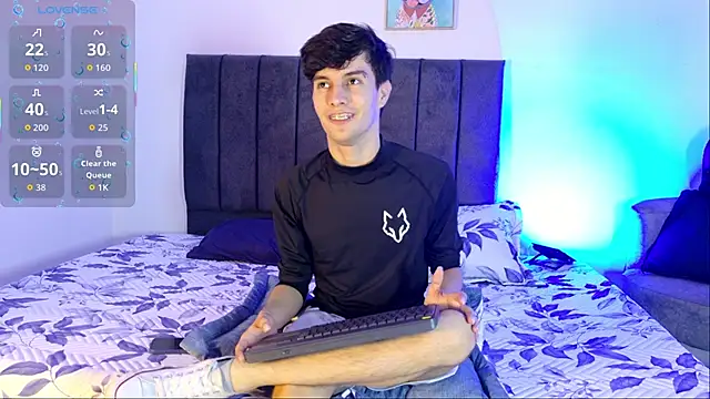 Snapshot of axxxel_twink chatting on June 4, 2026, 3:34 am axxxel twink online show from June 4, 2026, 3:34 am