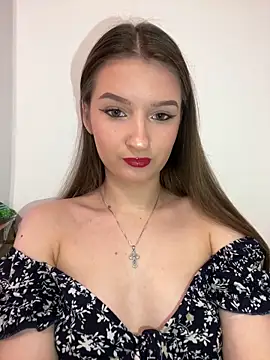 Green eyes lady online show from May 4, 2026, 3:52 pm