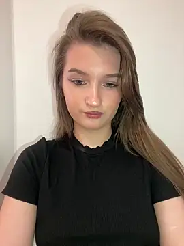Green eyes lady online show from May 8, 2026, 1:49 pm