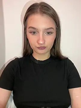 Green eyes lady online show from May 11, 2026, 5:10 pm