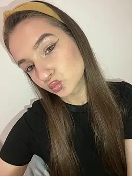 Green eyes lady online show from May 13, 2026, 1:30 pm