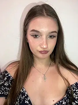 Green eyes lady online show from July 6, 2026, 5:04 pm