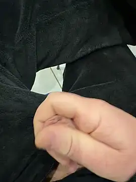 petitsexe52 online show from March 16, 2026, 6:28 am